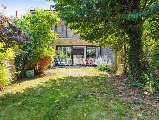 Flat for sale in Palmers Green, Greater London