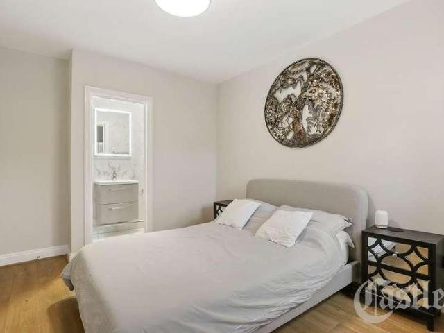 Flat for sale in London Borough of Haringey, Greater London
