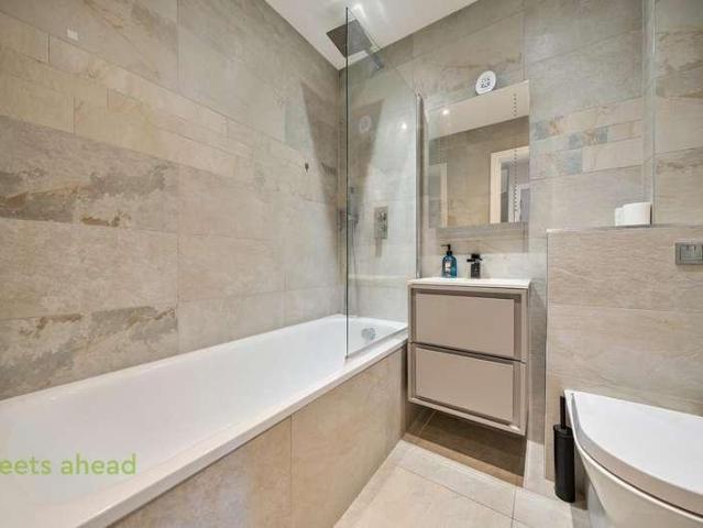 Flat for sale in London Borough of Croydon, Greater London