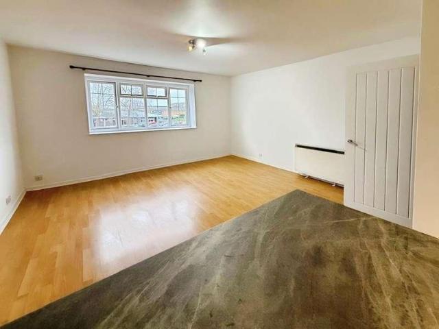 Flat for sale in Clewer Village, Windsor