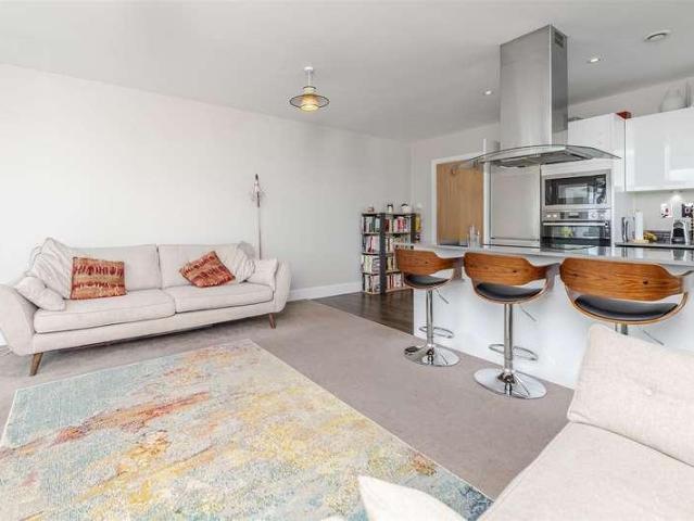 Flat for sale in St Albans, Five Acres