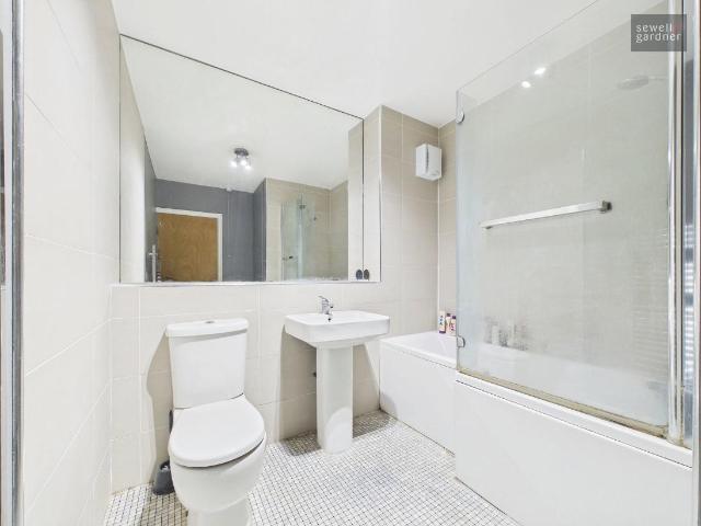 Flat for sale in Batchworth