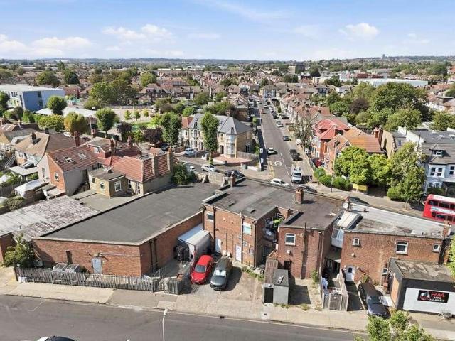 Flat for sale in Rush Green, Greater London
