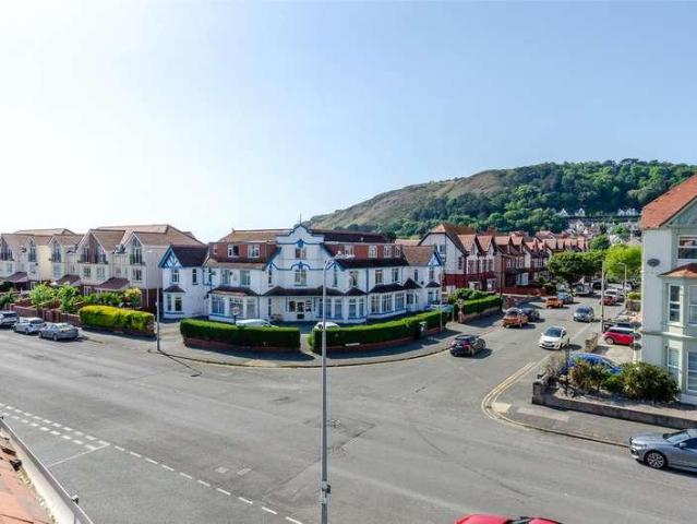 Flat for sale in Llandudno, Wales