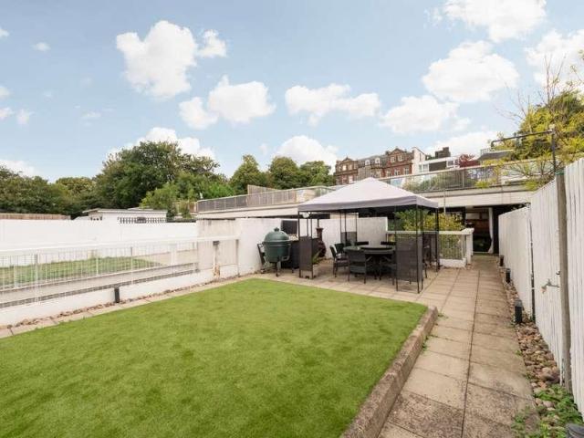 Flat for sale in St. John's Wood, Greater London