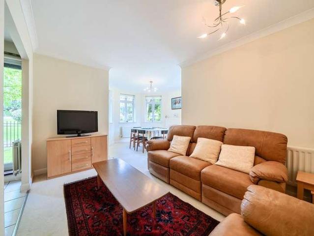Flat for sale in Little Stanmore, Greater London