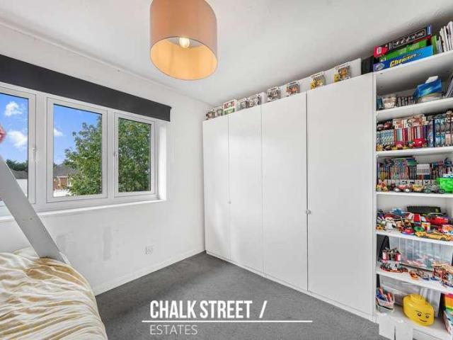 Flat for sale in Elm Park, Greater London