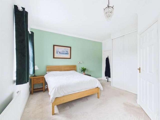 Flat for sale in London Borough of Croydon, Greater London
