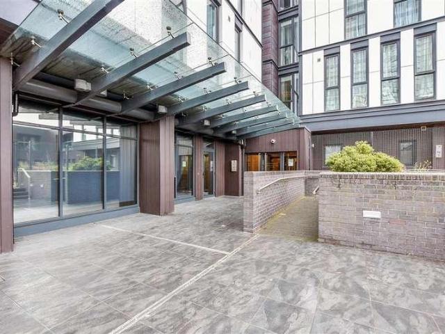 Flat for sale in Croydon, Waddon