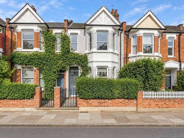Flat for sale in Harlesden, Greater London