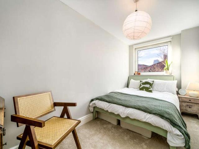 Flat for sale in Wandsworth, Greater London