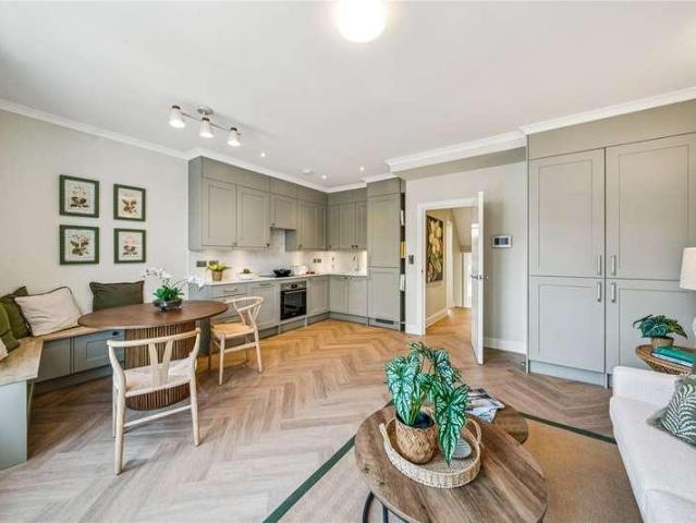 Flat for sale in Putney, Greater London