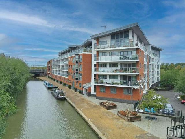 Flat for sale in Wolverton and Greenleys, Old Wolverton