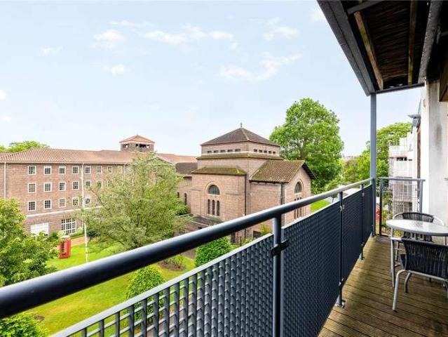 Flat for sale in Southfields, Greater London