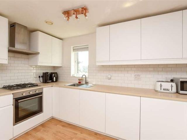 Flat for sale in Red Hill, Surrey
