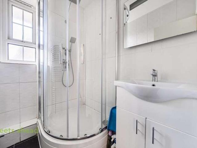 Flat for sale in Old Kent Road, Greater London