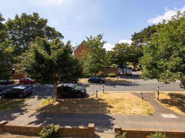 Flat for sale in Folkestone