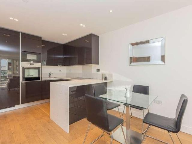 Flat for sale in London Borough of Ealing, Greater London