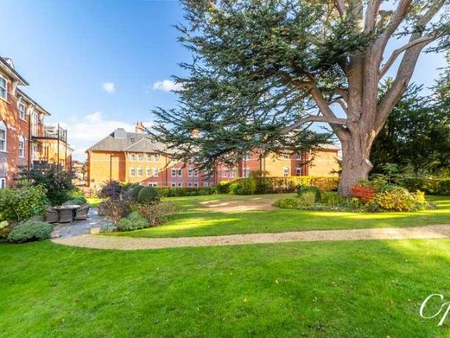 Flat for sale in Ewens Farm, Cheltenham