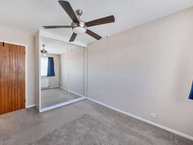 Flat for sale in Dunstable, Central Bedfordshire