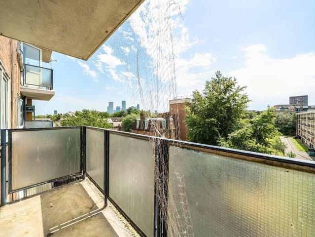 Flat for sale in Rotherhithe, Greater London