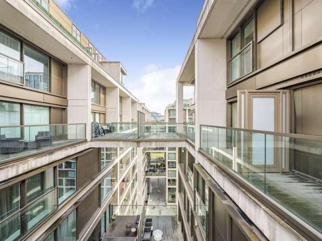 Flat for sale in Kensington, Greater London