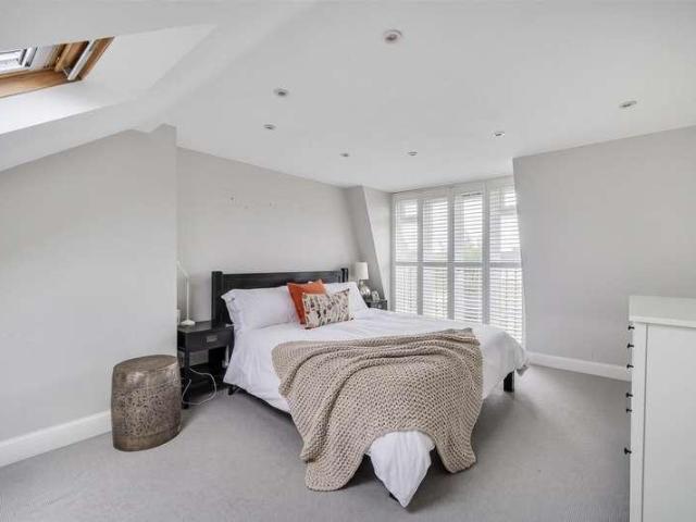 Flat for sale in Fulham, Greater London