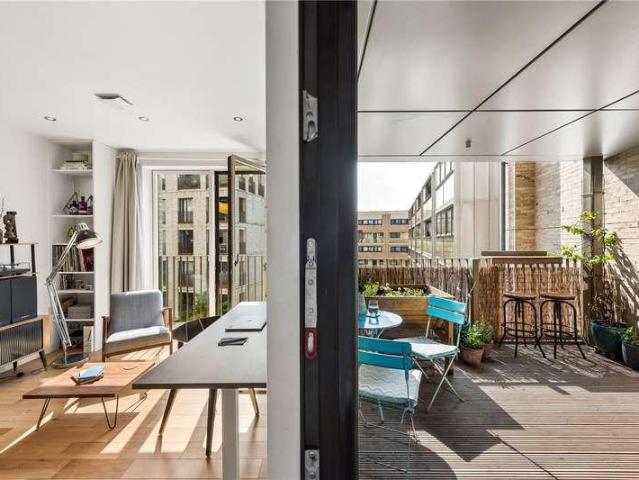 Flat for sale in Stoke Newington, Greater London