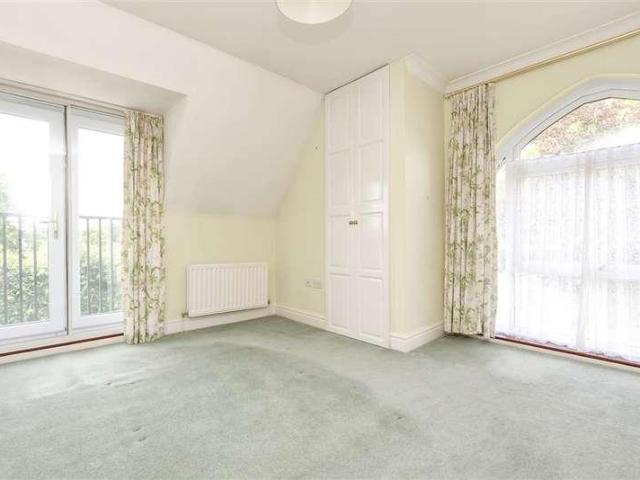Flat for sale in Warlingham, Warlingham