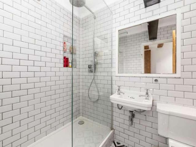 Flat for sale in Penge, Greater London