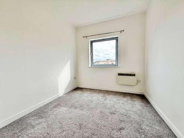 Flat for sale in Easthampstead, Bracknell