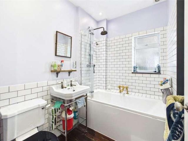Flat for sale in West Norwood, Greater London
