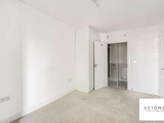 Flat for sale in Greater London