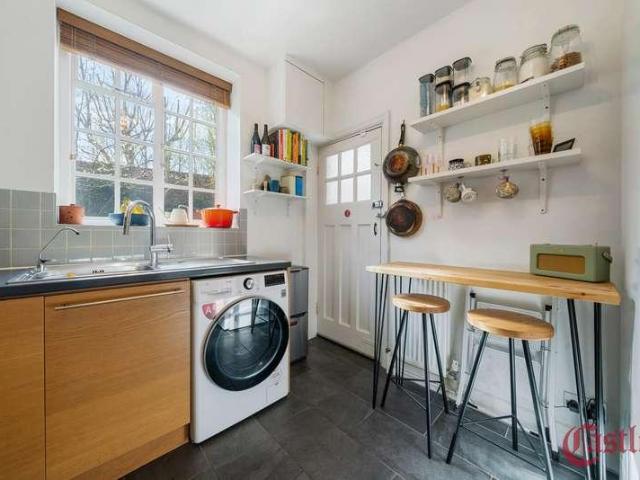 Flat for sale in London Borough of Haringey, Greater London