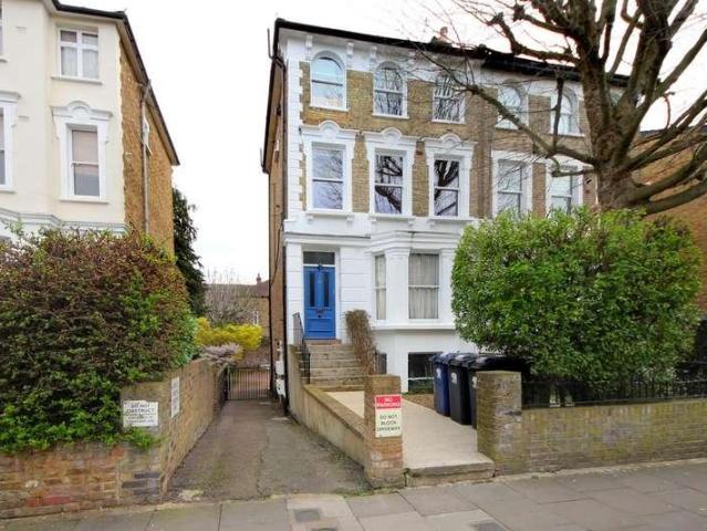 Flat for sale in London Borough of Ealing, Greater London