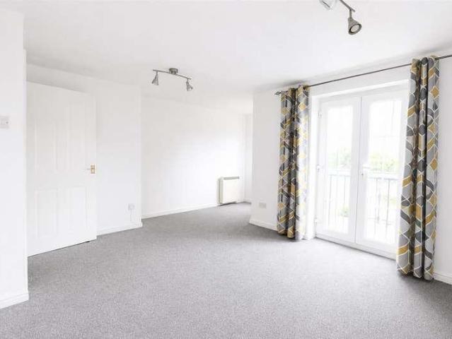 Flat for sale in Barry Island, Barry