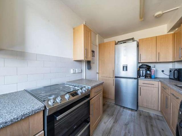Flat for sale in Streatham Hill, Greater London