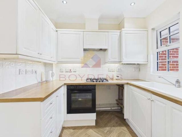 Flat for sale in Fordham Heath, Essex