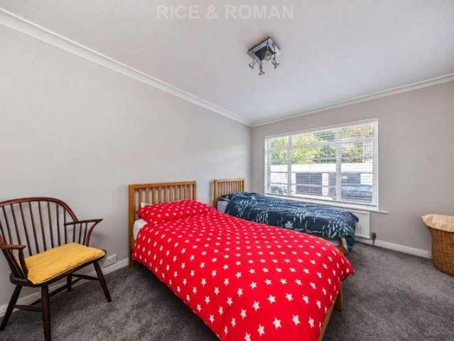 Flat for sale in Sunningdale, Windsor and Maidenhead