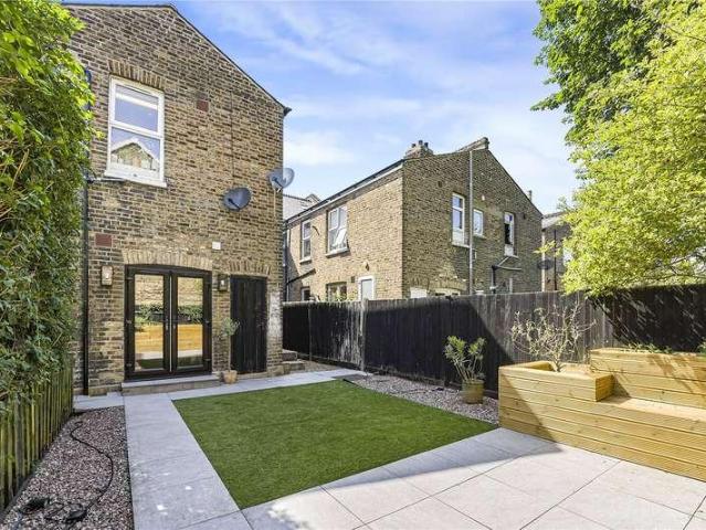 Flat for sale in London Borough of Lewisham, Greater London