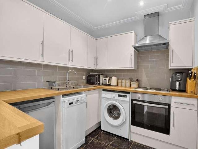 Flat for sale in Highbury, Greater London