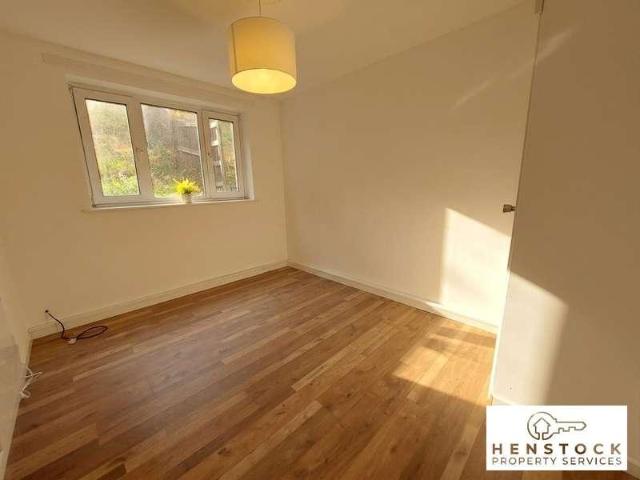 Flat for sale in Georgia, Greater Manchester