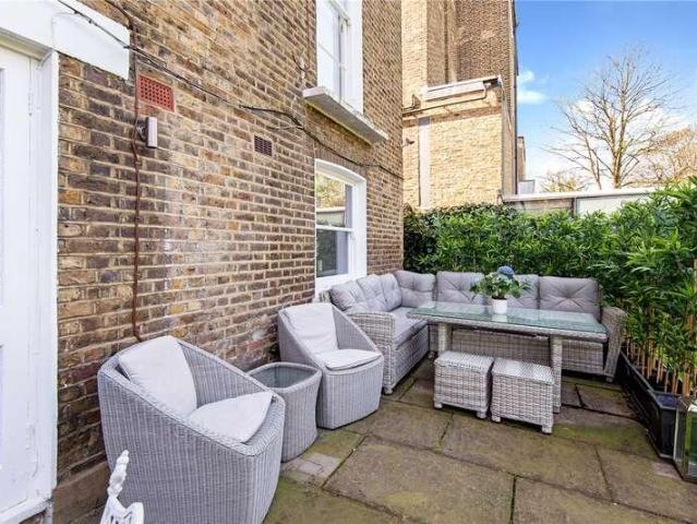 Flat for sale in St. John's Wood, Greater London