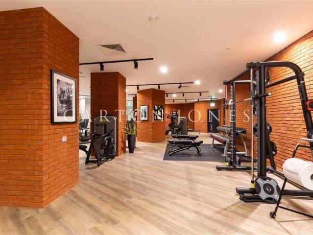 Flat for sale in Vauxhall, Greater London