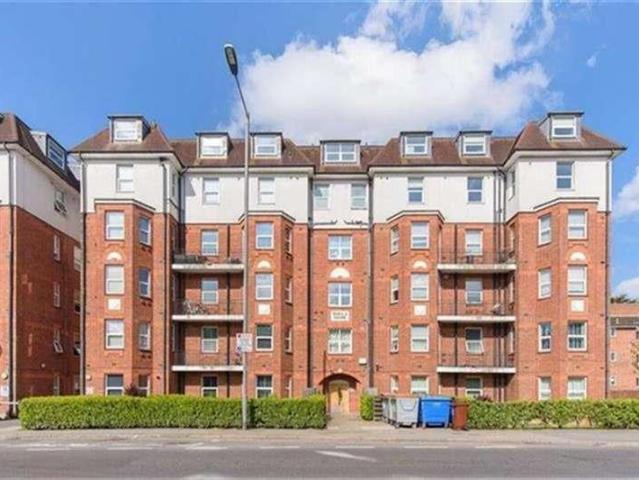Flat for sale in Brent Cross, Greater London