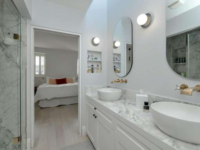 Flat for sale in London Borough of Hackney, Greater London