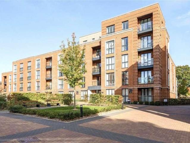 Flat for sale in Hampshire