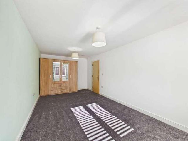 Flat for sale in Pontefract, West Yorkshire