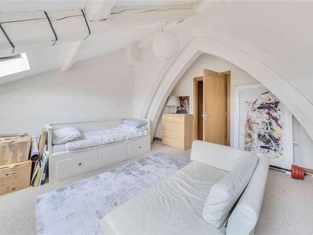 Flat for sale in London Borough of Lewisham, Forest Hill