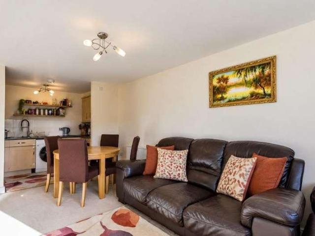 Flat for sale in Three Bridges, Crawley